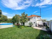 Vacation house with private pool and yard - B&B Kožino