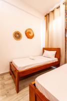 Zweibettzimmer mit Poolblick