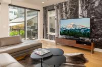 Your Downtown Urban Sanctuary - Walk to EVERYTHING - B&B