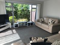 Beautiful 3 bedroom apartment, only steps to the golden sand - B&B Kaiteriteri