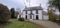 Llanfair Hall, Dog Friendly, Cinema, Games Room, Hot Tub - Bed and Breakfast Llanfairpwll­gwyngyllgogerychwyrndrobwllllantysiliogogogoch
