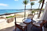 Espardell Beachfront Stay - Ocean Breeze & Sunrise - B&B Es Pujols