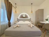 A modern temple of Athena 1 & 2 - B&B Atenas