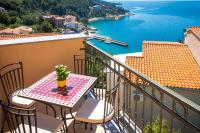 Apartamento con vistas y balcón