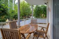 Athena Apartment With Free Parking Near The Beach - B&B Artémida
