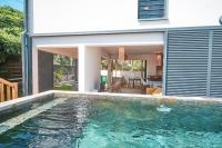 Villa Standing avec piscine, jardin, bord de mer - B&B Saint-Gilles les Bains