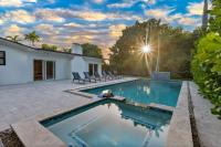 LUXE Villa Heated Pool Fire Pit GAMES - B&B