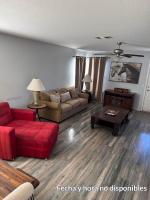 New Home with King Bed and 3 Bedrooms Fire-pit Minutes to Cota and Tesla - B&B