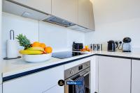 Stylish 2 Bedroom Flat By LS2G Short Lets & Serviced Accommodation Greater London With Balcony And Easy Central Access - B&B