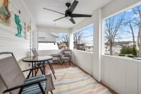 Apt in heart of DT Saugatuck river views from balc - B&B Saugatuck