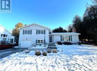 Kenneths Cozy Retreat - Saint John NB - 1BR - Wi-Fi - 4mins to Regional Hospital and UNB - Chambres d'hôtes Saint-Jean