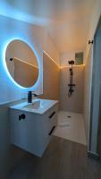 Bajo Capital Con Terraza y Aparcamiento Privado - B&B
