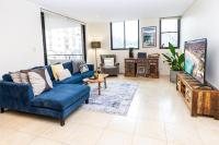 Bright & Spacious 2 BDR w Pool Parking Balcony AC - B&B Sydney