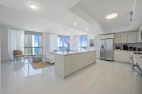 Luxury 3BR With Stunning Views on High Floor - B&B