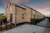 New build City Townhouse & Gated Car Park - B&B Christchurch