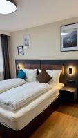 Tweepersoonskamer met 2 Aparte Bedden en Eigen Badkamer