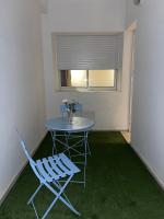 Modern 1 Bedroom W Terrace- Rabat City Center - Chambres d’hôtes Rabat