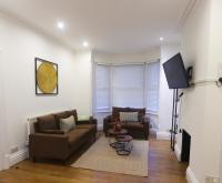 Modern 4-Bed Home Sleeps 8 Close to City Centre Parking Available - exc restricted hours - B&B