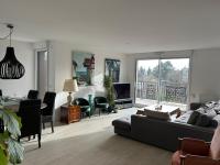 Spacious apartment - gates of paris - B&B