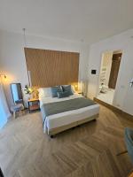 Doppel-/Zweibettzimmer mit Balkon