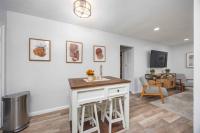 Elegant APT 8mi to FT Moore walk to Lakebottom - B&B Columbus