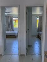 EM frente à PRAIA; 2 quartos; WiFi 300 mbs; até 6 pessoas; no 2 pavimento; Estacionamento Gratuito 1 carro - Chambres d'hôtes Porto Seguro