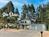 PA Sea View Deck House - B&B Port Angeles
