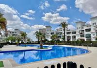 Stunning front line apartment with golf and mountains view - Chambres d’hôtes
