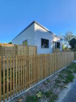 Evolve Pioneer - Modern Three Bedroom Two Bathroom Home - Bed and Breakfast Palmerston North