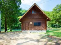 Log House with Private Bathroom