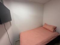 Habitación pequeña a una cuadra de Ventura Plaza - Chambres d’hôtes Cúcuta