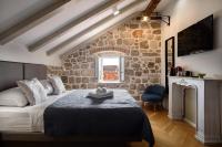 Deluxe Double Room with Side Sea View