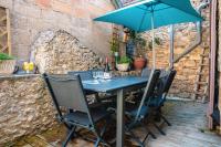 Maison moderne, en pierre avec terrasse pour 6 - B&B Montignac