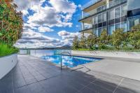 Superbly Convenient Lakefront View Apt - Hosted by Canstay - Chambres d’hôtes