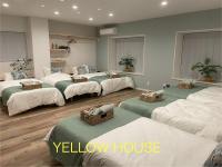 Yellow House Okinawa - Bed and Breakfast