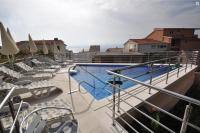 Apartment Joza with pool and sea view, 2 min walk to the beach - B&B Duće