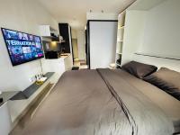 Studio Lit Queen-Size