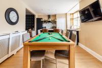 Ocean Suites HOT TUB - sleeps 11 - Bed and Breakfast Blackpool