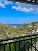 Dellis Apartments Corfu - Sea Views near the Beach - B&B Kato Spilaio