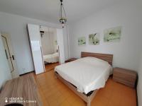 E09 - Trilocale Bolzano - B&B