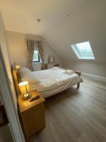 Drumkeen - Apartment - Sleeps 6 - Parking - Ferienwohnung Aughagault Big