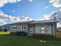 Serviced 3 Bedroom House - Bed and Breakfast