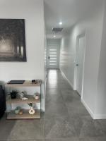 Lbarza New Exec 3BR Townhouse walk to shopping centre - B&B Kialla