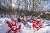 Beautiful Log Cabin! Hot-Tub, Bonfire & Private Yet 4 Mins to Downtown! - Chambres d'hôtes Ellicottville