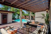 Cozy Home with Pool and Jacuzzi Minutes from Universal Studios - B&B Los Angeles