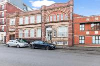Picturesque Grade II City Apartment Tourists Contractors Families - B&B