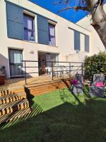 Maison de rêve à Valras Plage pour 8 personnes idéale pour les familles à 10 minutes de la mer avec jardin terrasse climatisation wifi et deux parkings - B&B Sérignan