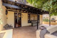Luxury Canarian villa with large pool and guesthouse - B&B Teguise