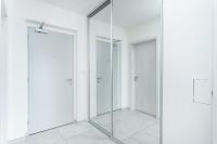 2 min walk O2 Arena NEW Dinopark Apartment - B&B