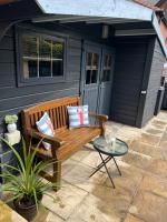 Overdale Guesthouse and Free Parking - Bed and Breakfast